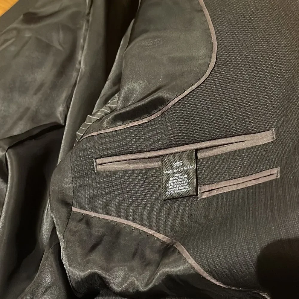 Marc Anthony black wool tonal pinstripe double button lined sport coat. 36S